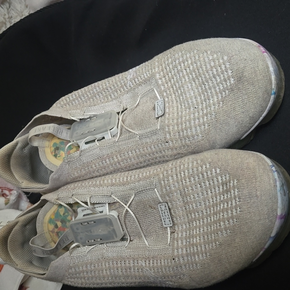 Nike White Sneakers with Stylish Design - Picture 4 of 6